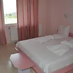 Complex Exotica Otel