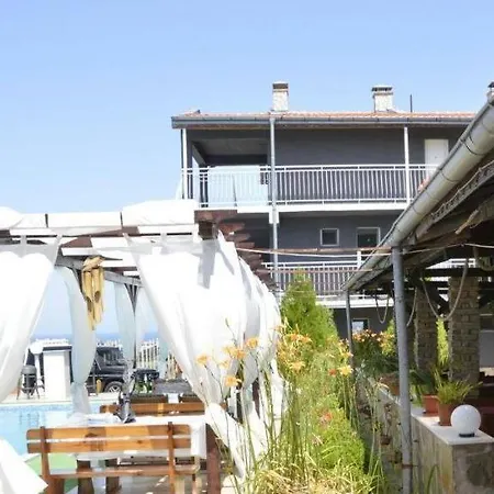 Complex Exotica Hotel