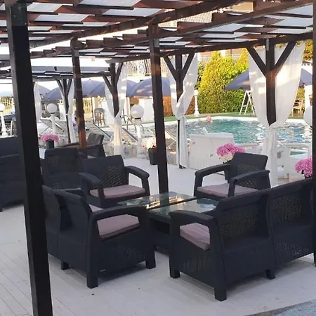 Complex Exotica 2* Lozeneț